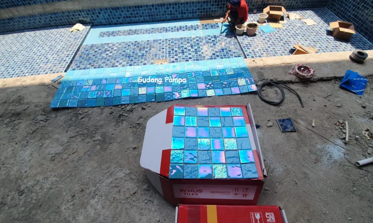 kelebihan mozaik untuk kolam