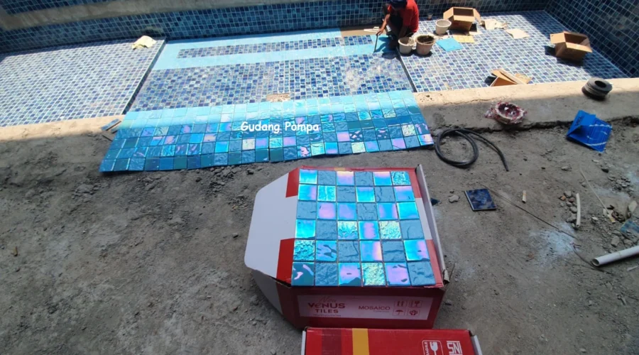 kelebihan mozaik untuk kolam