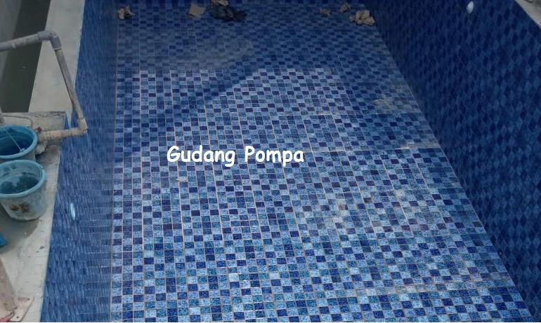 pemasangan mozaik kolam renang