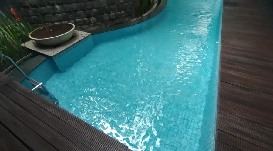 perawatan kolam musim hujan